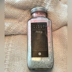 FinchBerry Darling Fizzy Salt Soak - Pink and White